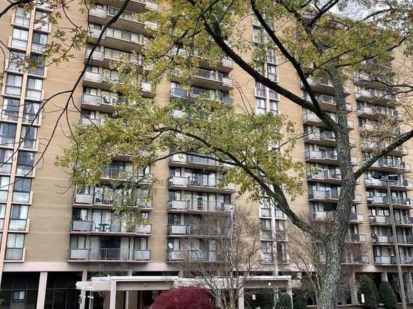 6100 Westchester Park Dr APT 406, College Park, MD 20740