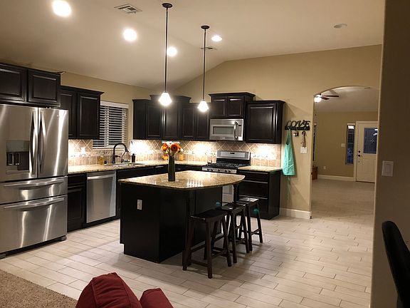 beautifully done kitchen