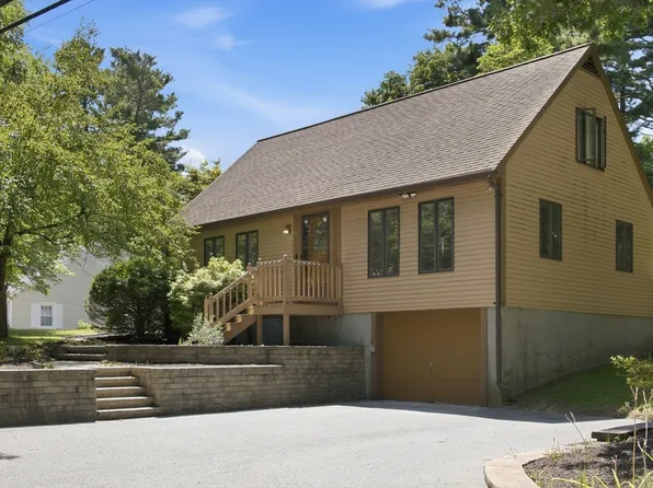 87 Pine St, Walpole, MA 02081