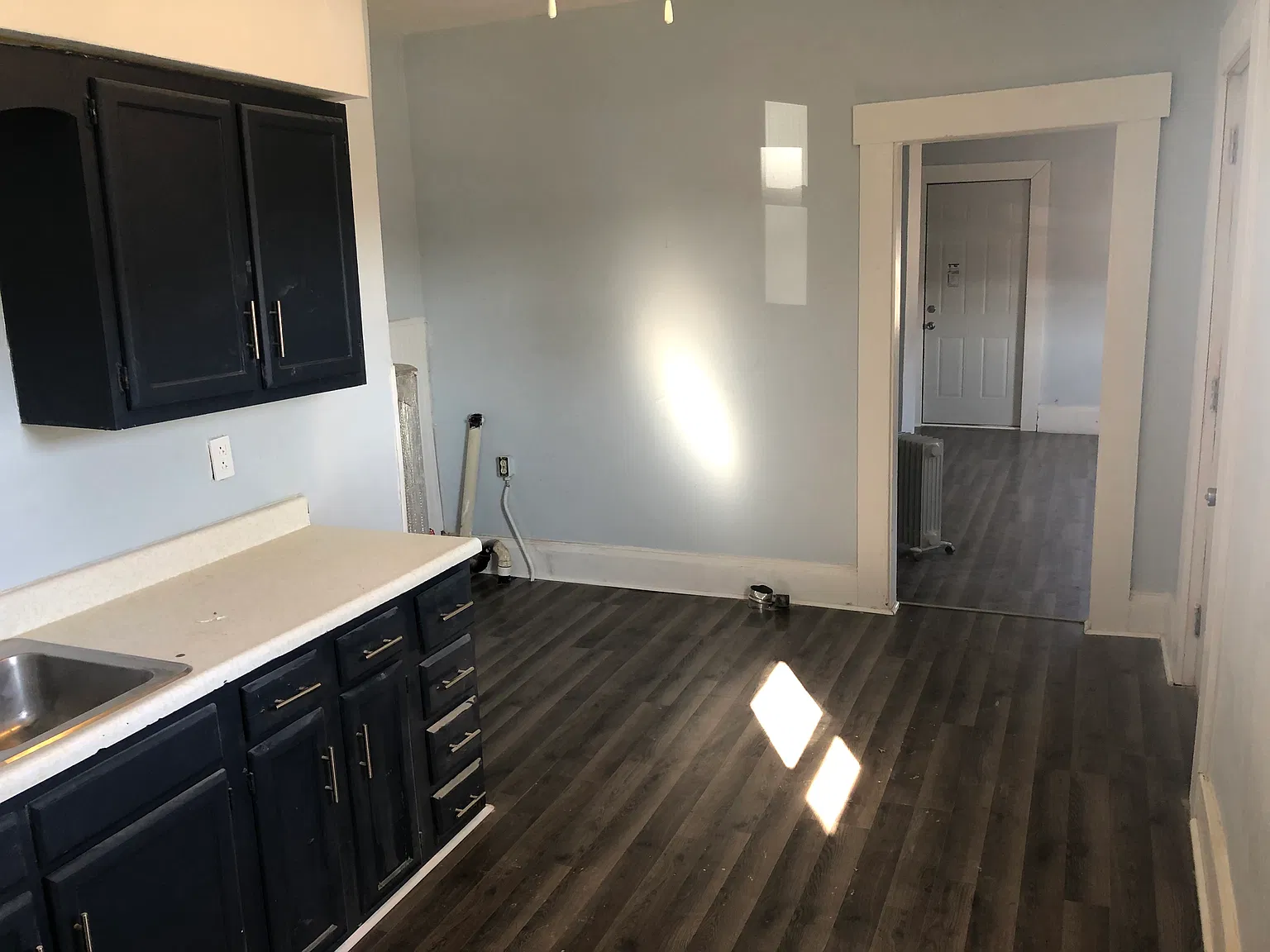 3 bed, 1300 sqft, $950 — Photo 2