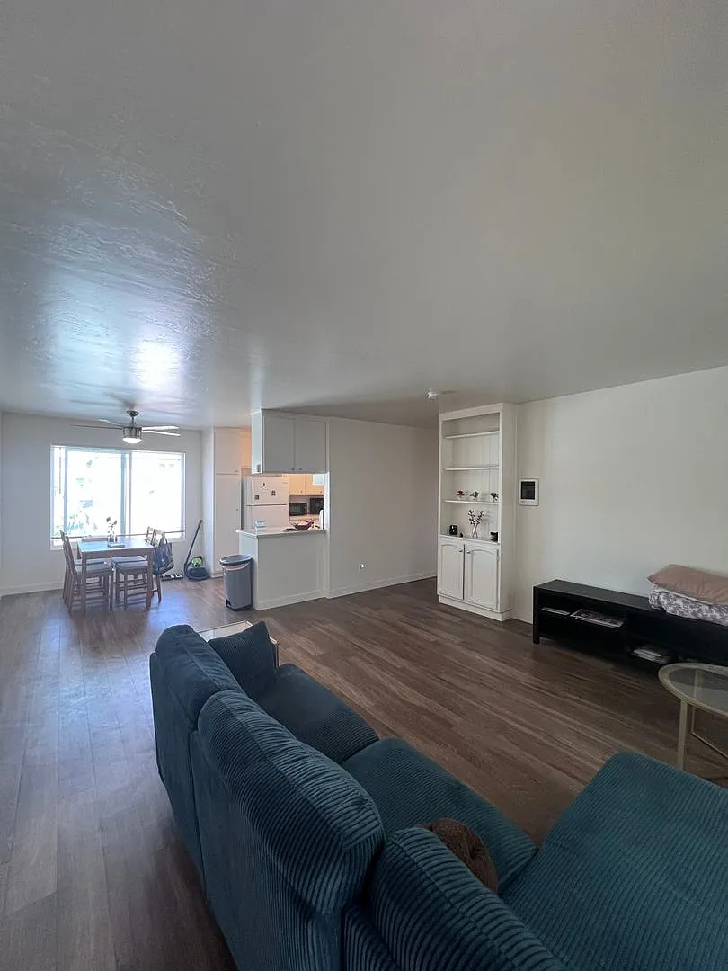 Spacious Upper 2br/2ba- Prime Location Near Kensington! — Photo 1