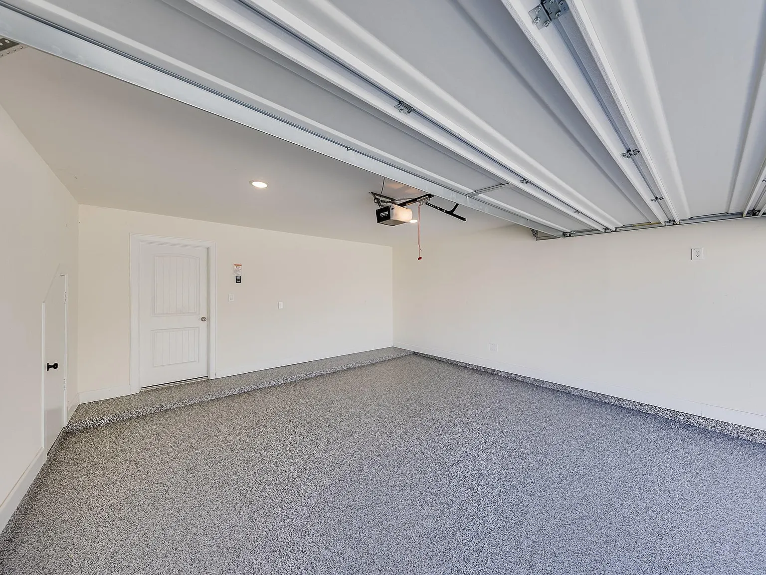 4 bed, 3.5 bath, 2454 sqft, $2,950 — Photo 2