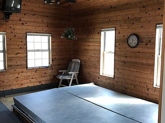 hot tub room 14' x 17'6"