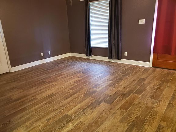 4th image of 107 Linares St