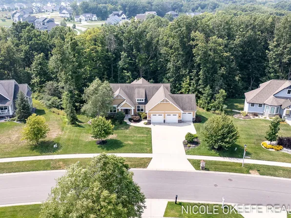 528 Stonehenge Dr SW, Grandville, MI 49418