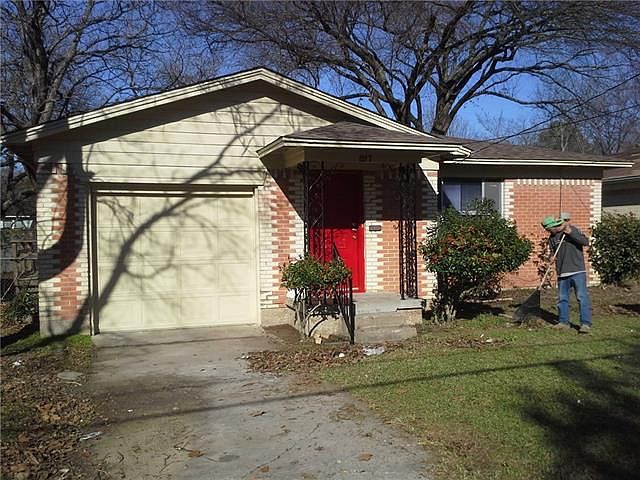 1st image of 827 Cedar Dr