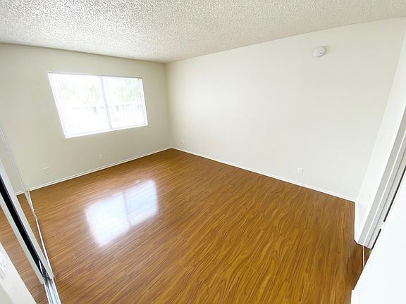 5th image of 4424 Woodman Ave #302