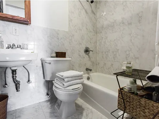 Rented by New York Realty | media 21