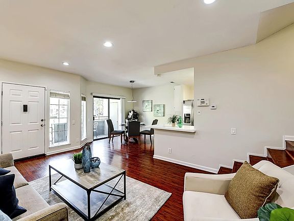 3rd image of 348 Kenbrook Cir
