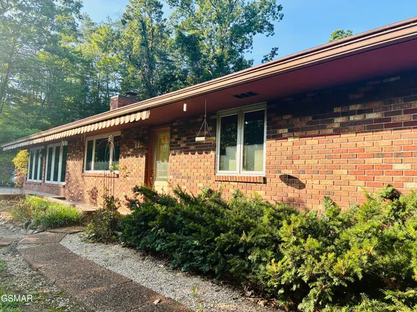 1710 Paulas Huskey Cir, Sevierville, TN 37876