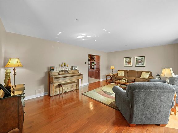 3rd image of 17721 Bayberry Ln
