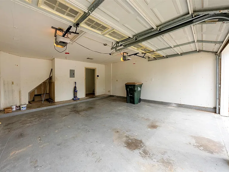13701 Cambourne Dr — Photo 34