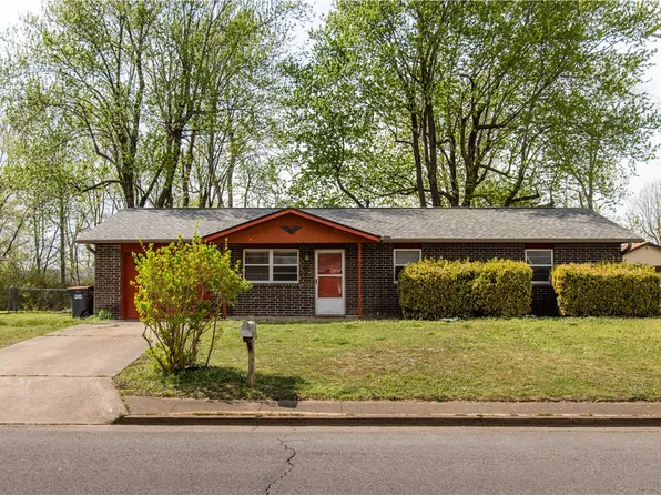 1004 Daline St, Springdale, AR 72762