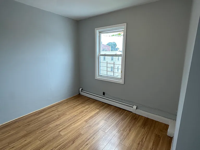 8 Garfield St #3 — Photo 3