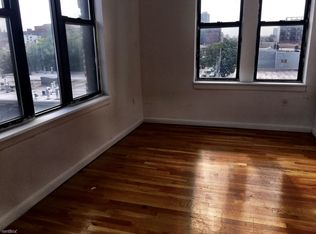 3056 12th St, Astoria, NY 11102