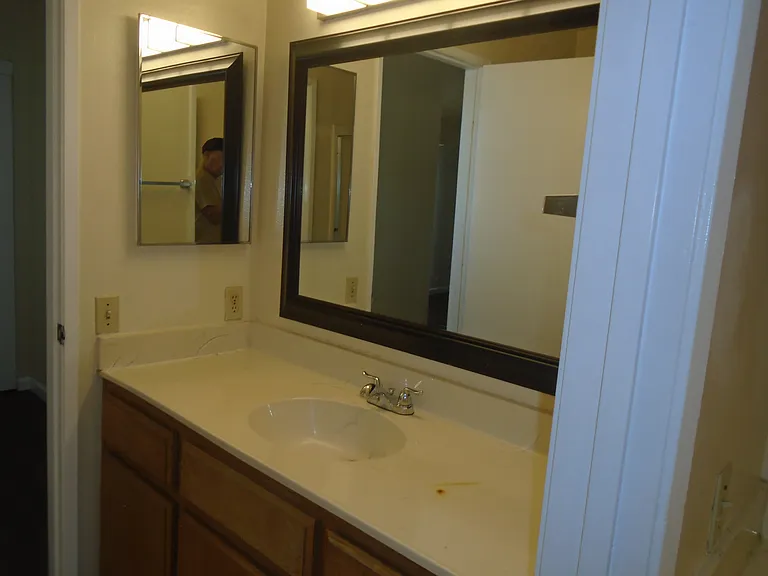 239 W Dexter St #E — Photo 7