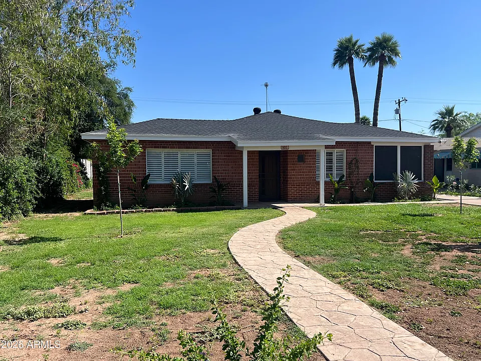 801 W Earll Dr