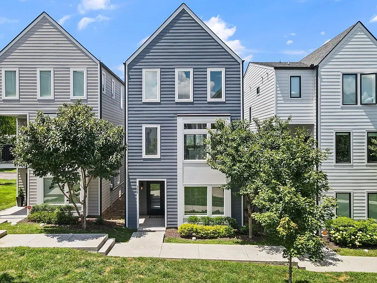 225 Sterling Point Cir — Photo 1