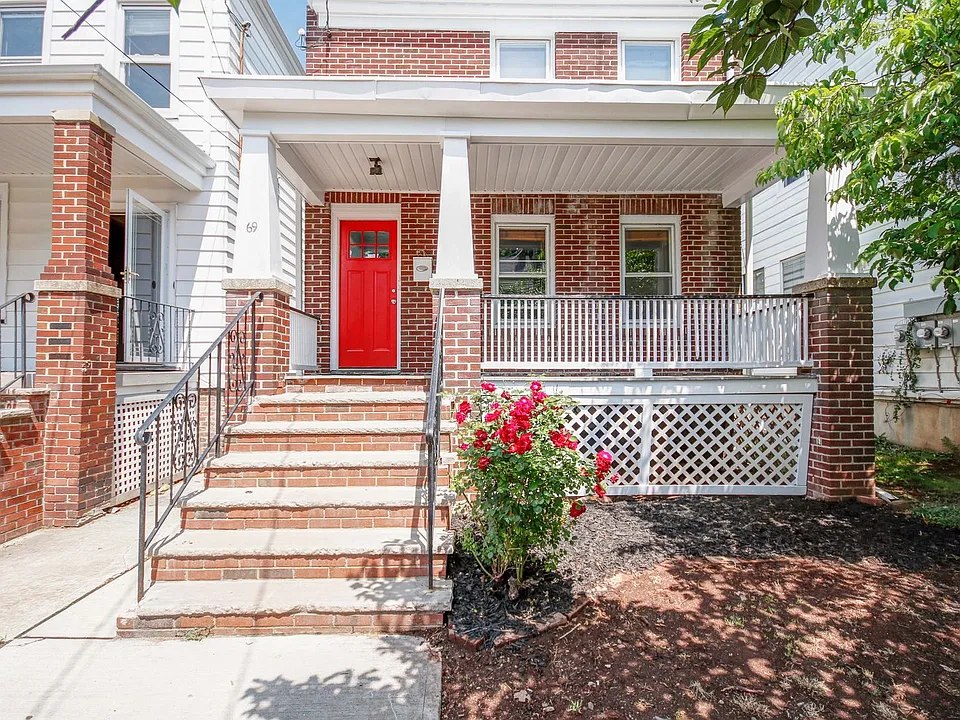 69 Huntington St