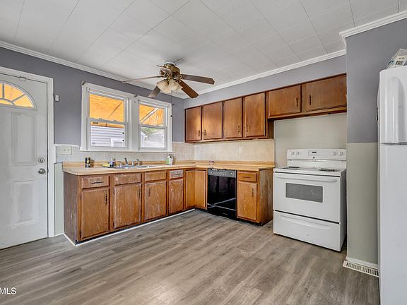 3rd image of 428 Oglewood Ave