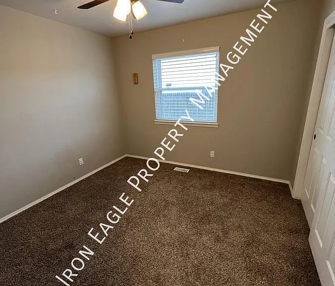1451 E Beagle St — Photo 13