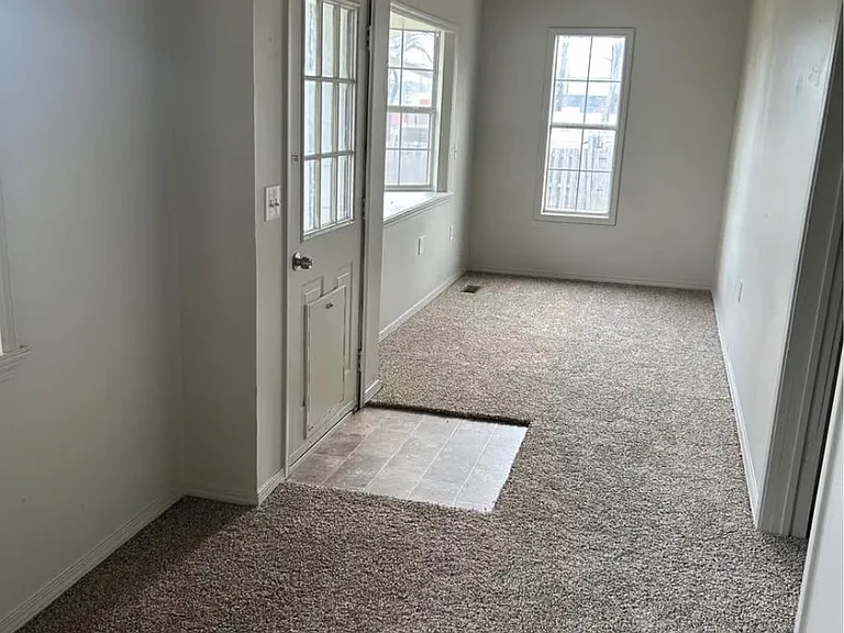 1101 Falconer St — Photo 9