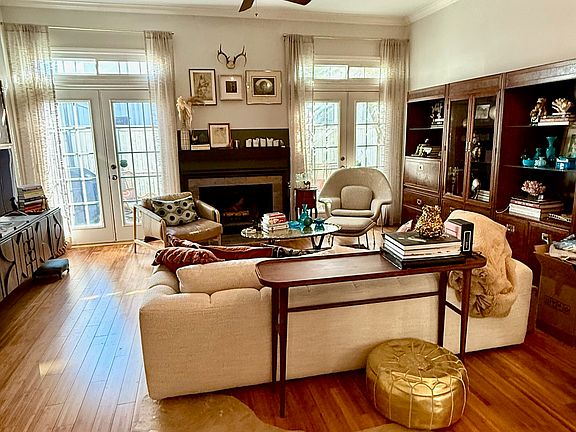 3rd image of 4424 Holland Ave