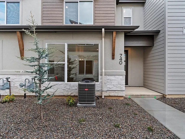 740 S Calhoun Ln — Photo 6