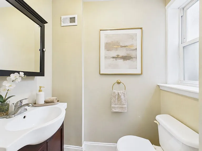 2437 S Darien St — Photo 9