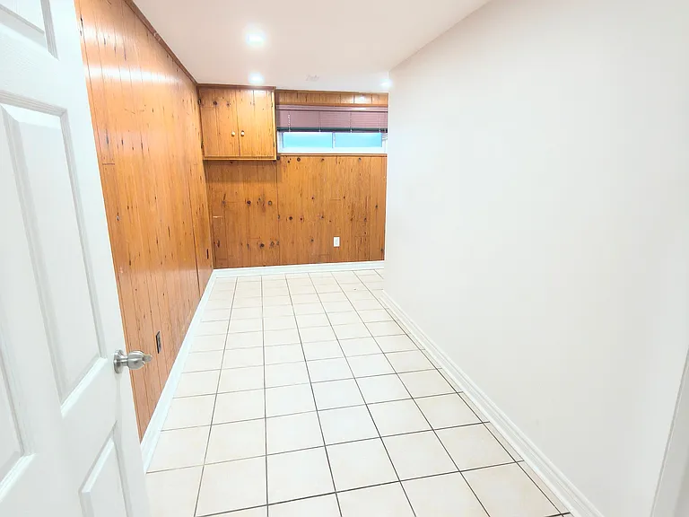 100 Kingslake Rd — Photo 9