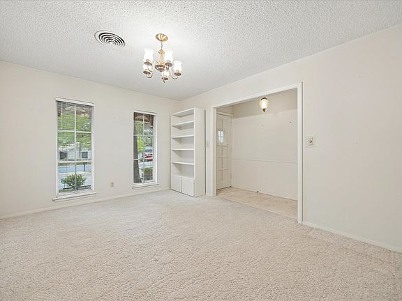 4th image of 1815 Parkside Ln