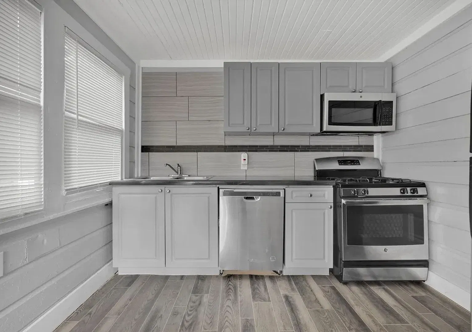 Modern Studio Near Downtown San Antonio — Photo 3