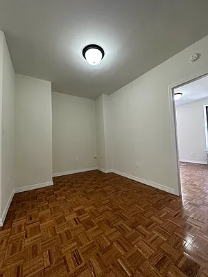 Rented by Peter R. Hungerford, LREB | media 22