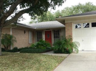 2008 Crescent Dr, Rockport, TX 78382