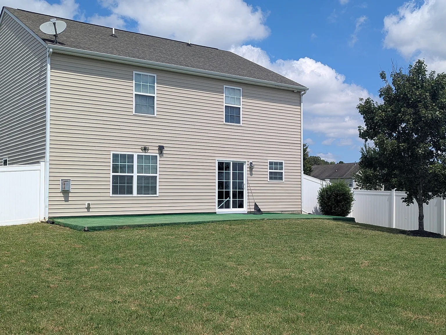 3 bed, 2231 sqft, $2,100 — Photo 4