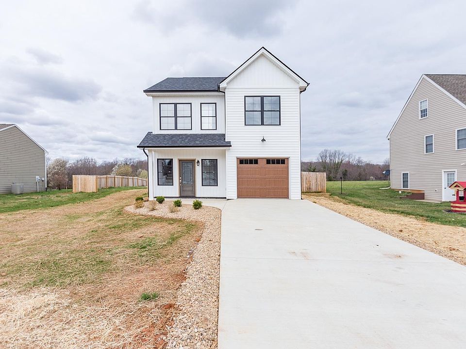 1st image of 218 Stratford Pl