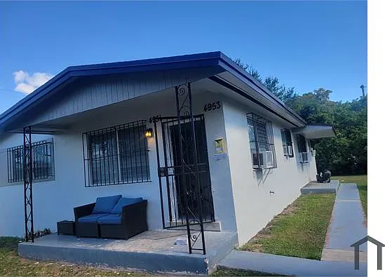 4951 NW 15th Ave — Photo 1