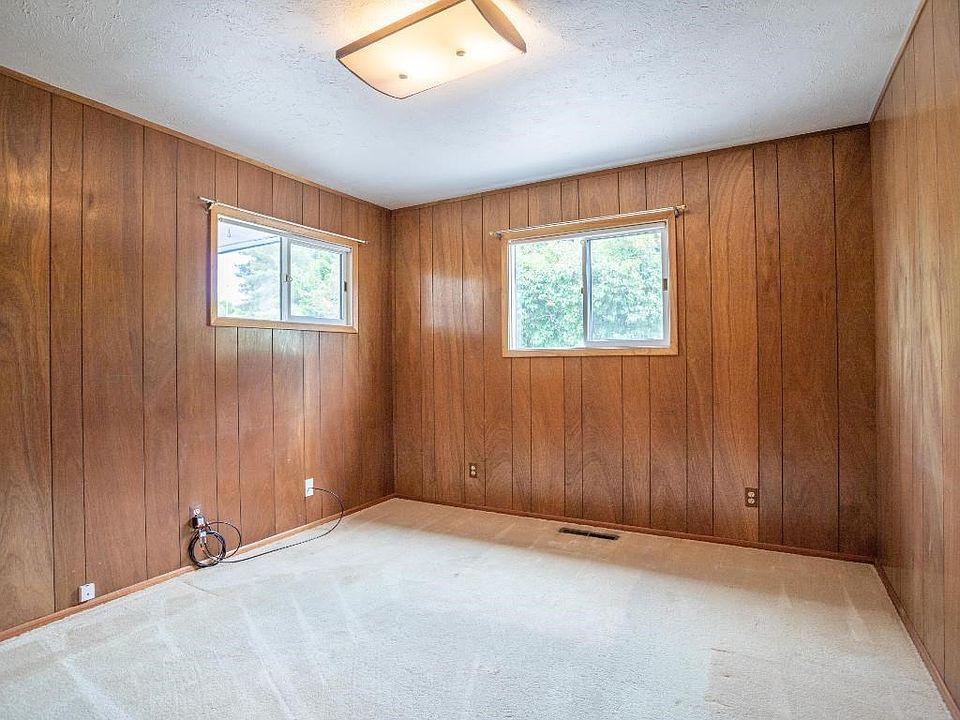 1st image of 905 15th Ave E