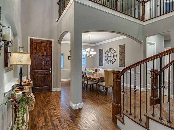 5th image of 930 Amber Knoll Dr