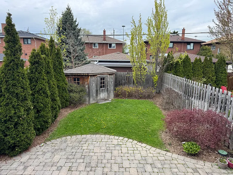18B Algoma St — Photo 24