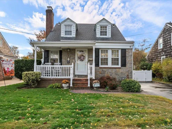 11 Walker Street, Malverne, NY 11565