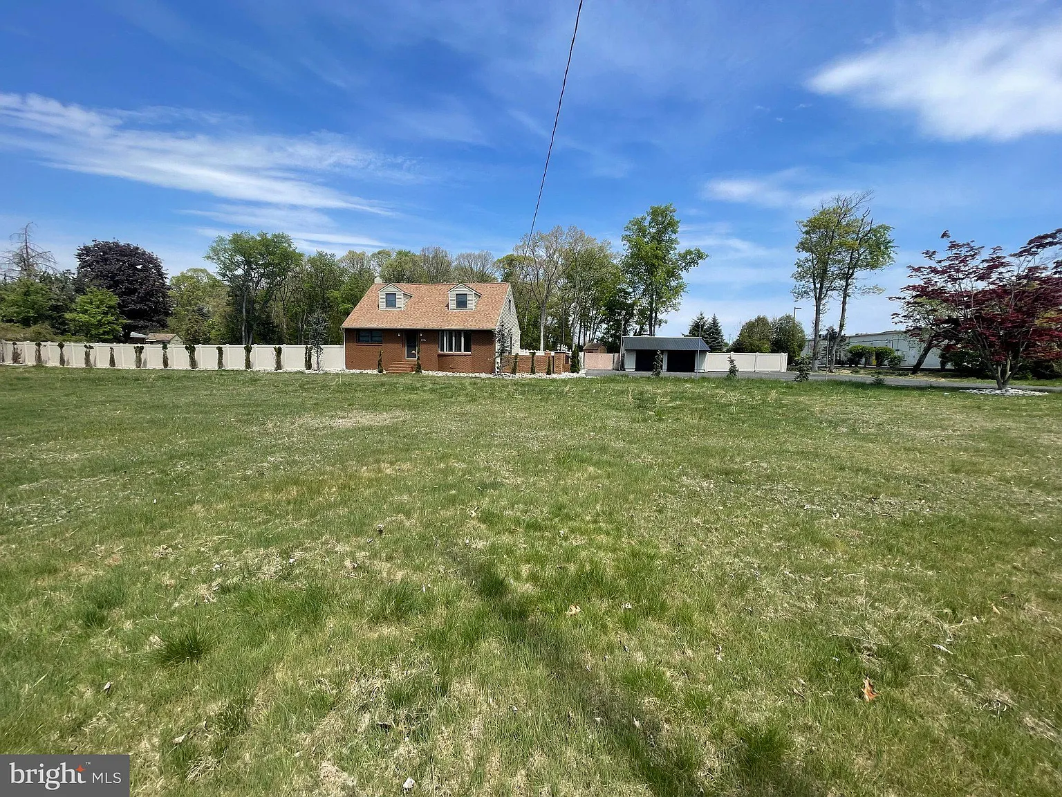 4 bed, 2.0 bath, 1527 sqft, $3,500 — Photo 2