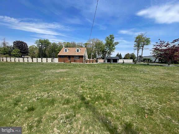 2nd image of 862 Johnson Rd
