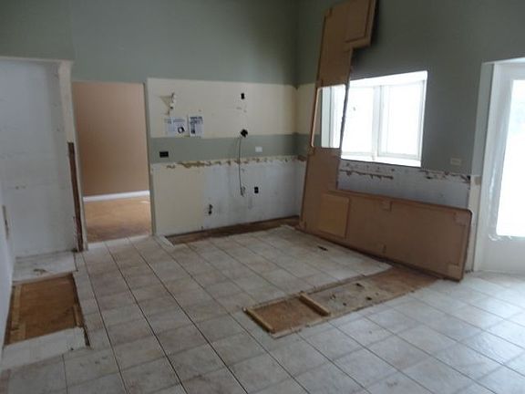 5th image of 6N873 Longacre Dr