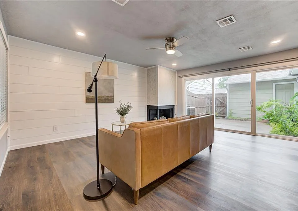 2833 Indian Creek Blvd