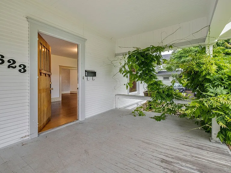 623 E Main St — Photo 2