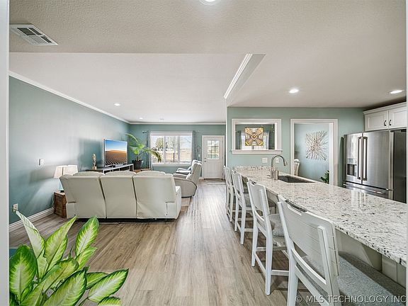 4th image of 505 Saint Andrews Cir