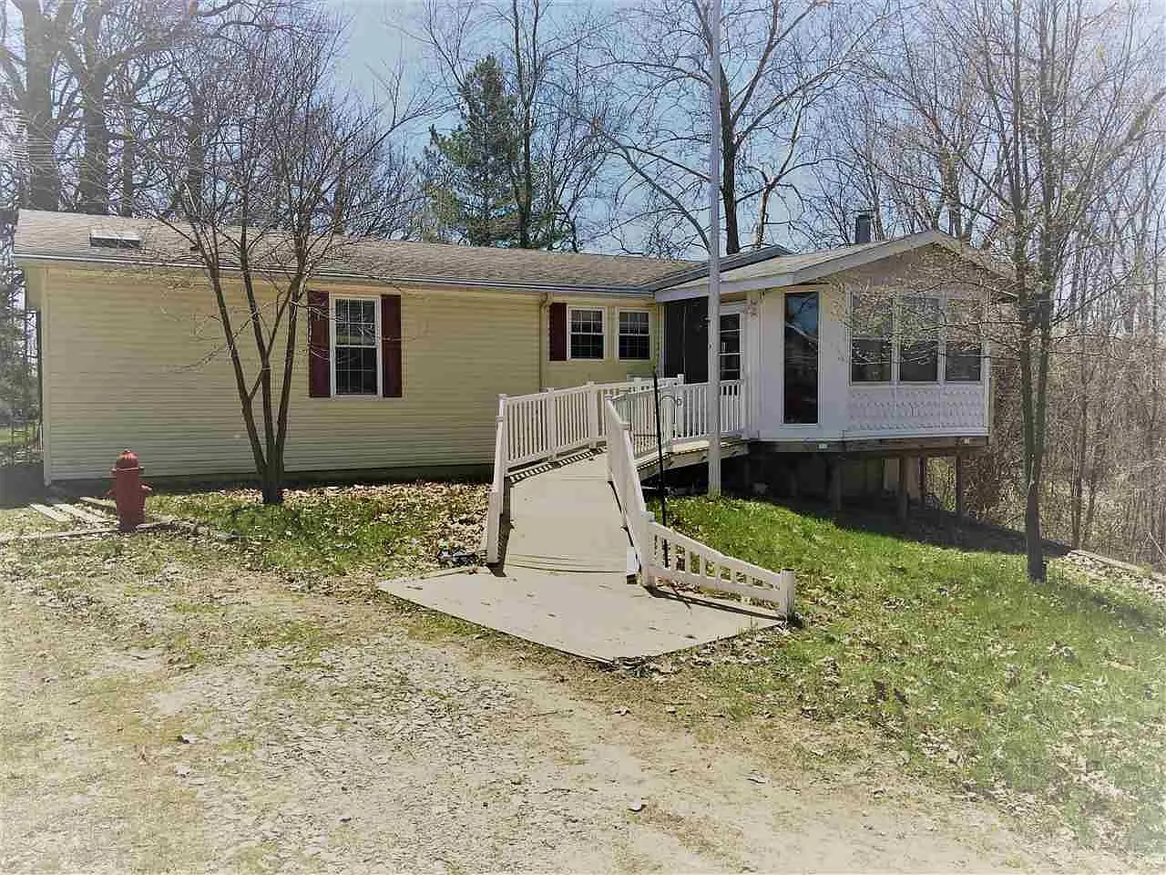 4065 W Shore Dr photo 1