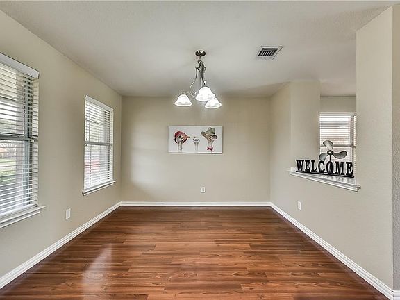 5th image of 115 Jefferson Dr