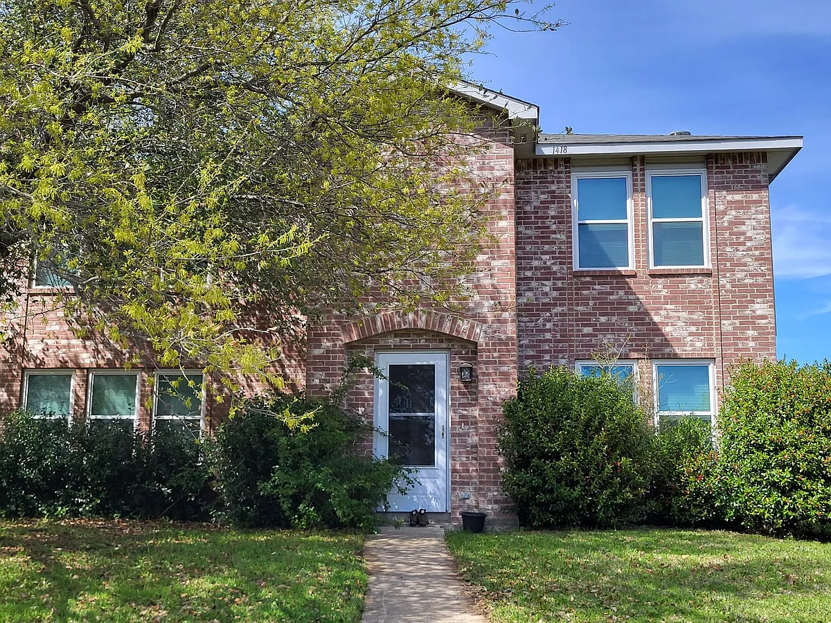 Front of 1418 Leeward - 1418 Leeward Ln